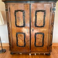 Armadio stile Biedermeier