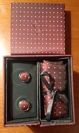 Cravatta con fazzoletto e gemelli