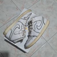 Jordan 1 mid irridiscent white 