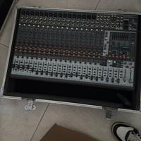 Mixer Behringer SX2442FX con Flycase rigida