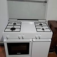 Cucina piano cottura con bombola GPL