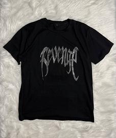 T-Shirt nera "Revenge" Y2K