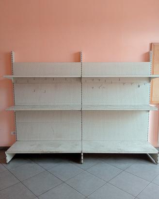 SCAFFALI NEGOZIO. € 200