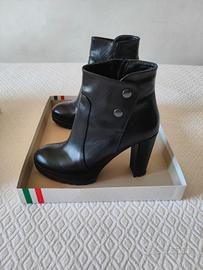 Stivaletto Tronchetto 100% made in Italy.