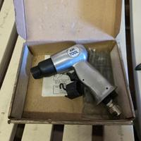 SCALPELLATORE PNEUMATICO, PISTOLA PNEUMATICA