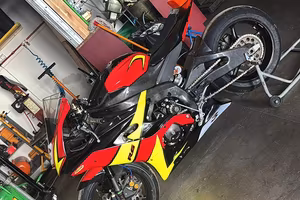 R6 solo uso pista