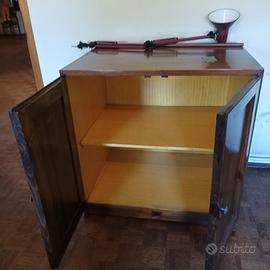 Armadietto di  legno marrone
