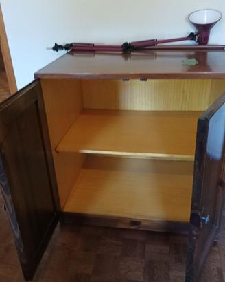 Armadietto di  legno marrone