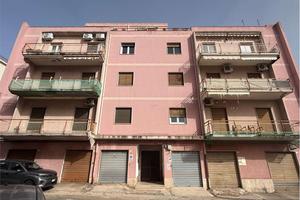 Luminoso appartamento in posizione strategica Via