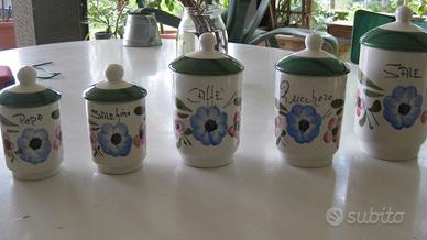 Barattoli da cucina in ceramica decorata a mano