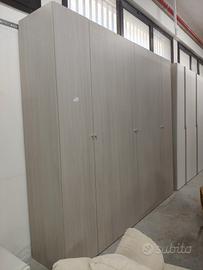 Armadio moderno a 6 ante