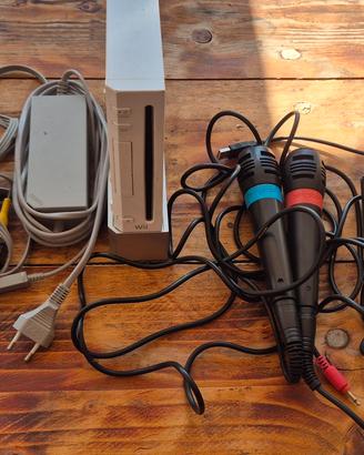 NINTENDO WII BIANCA  PIÙ COPPIA MICROFONI SINGSTAR