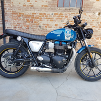 Triumph 900