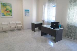 Ufficio luminoso e pronto all'uso in città