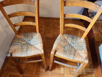 Sedie in legno e paglia