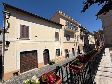 2 LOCALI A COLONNA