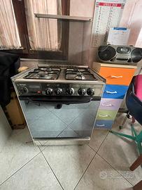 Cucina quattro fuochi cone nuova