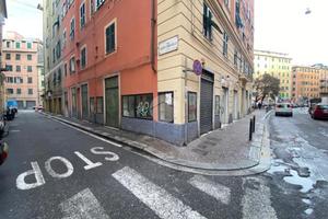 NEGOZIO A GENOVA