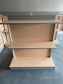 Scaffali per negozio