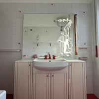 Mobile bagno vintage con specchiera incisa