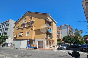 3 LOCALI A DIANO MARINA