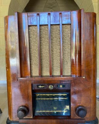 Radio d’epoca a valvole anni 40’ in legno