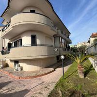 appartamento in villa con tre camere notte