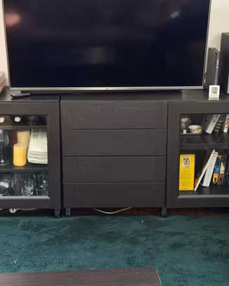 Mobile soggiorno Ikea sotto TV 