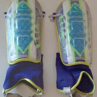 Due Parastinchi da calcio Marca COR Sport