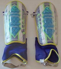 Due Parastinchi da calcio Marca COR Sport