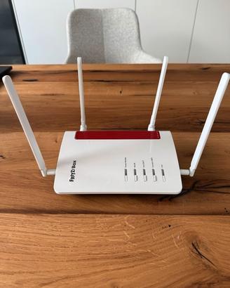 FRITZ!Box 6850 5G con 4 antenne