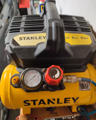 Compressore silenziato Stanley DST 100/8/6 – 6 L