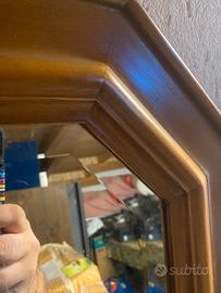 Specchio con cornice in legno