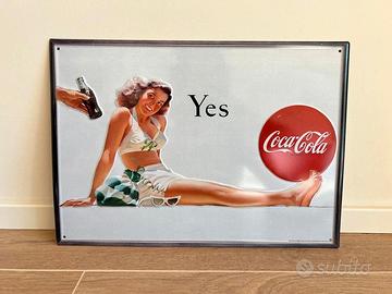 Targa pubblicitaria in lamiera Coca Cola pin up
