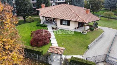 Elegante Villa Singola a Osio Sotto - Libera su 4