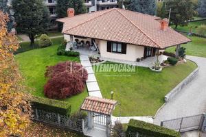 Elegante Villa Singola a Osio Sotto - Libera su 4