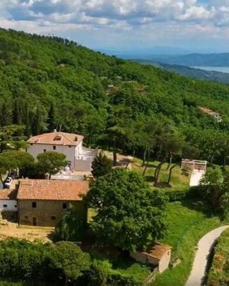 Villa di 415 m² con più di 5 locali e box auto a L
