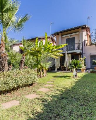 VILLA A SCHIERA A NEPI