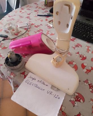 caricabatteria  scopa elettrica Electrolux UR120