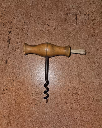 Cavatappi antico con spazzolino