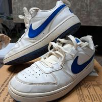 Nike court con baffo celeste