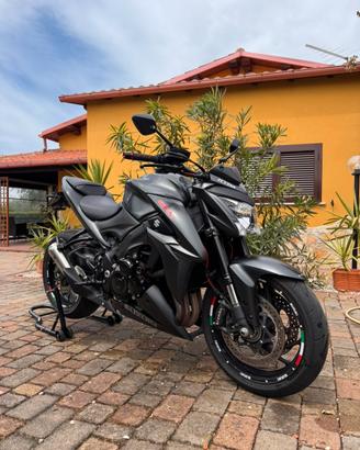 Suzuki gsx s 1000
