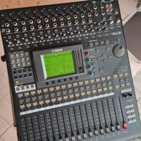 Mixer digitale Yamaha 01V96I con Flight case .