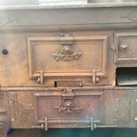 stufa antica in ghisa