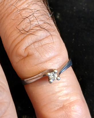 Anello donna Oro Bianco 18 k con brillantino