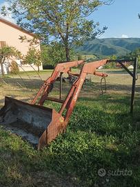 Caricatore frontale per trattore