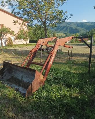 Caricatore frontale per trattore