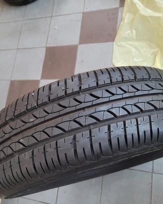 gomme Bridgestone 185 60 R15