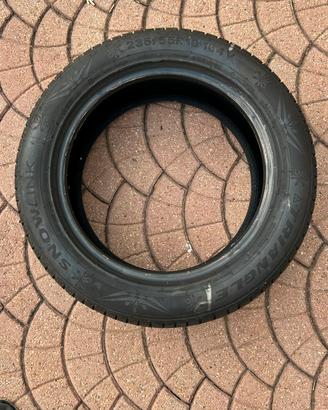 Set di quattro gomme invernali 235/55/18 104V