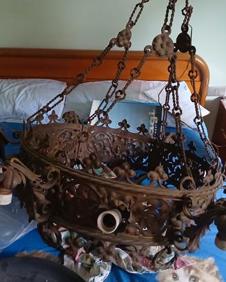 lampadario antico in ferro battuto